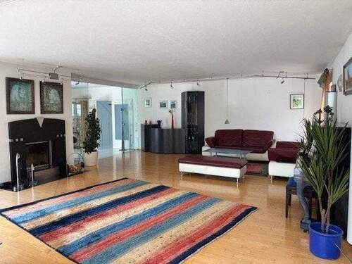 Wohnraum mit Glastürdurchgang - 