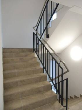 Treppenhaus - 2 Zimmer Etagenwohnung zur Miete in Homburg