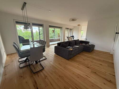 Wohnen / Essen - 3 Zimmer Etagenwohnung in Neustadt an der Aisch