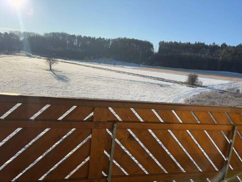 Blick von der Loggia - NAHE ERLANGEN - Ruhige 3,5-Zi.-DGW, EBK, Loggia - 91334 Hemhofen-Zeckern