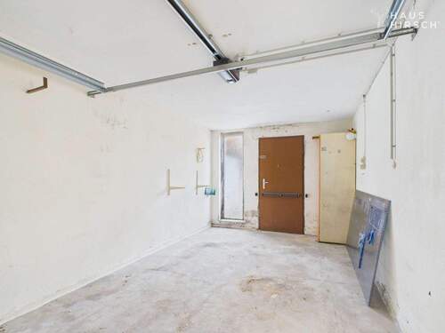 Garage mit Ausgang zum Garten - 