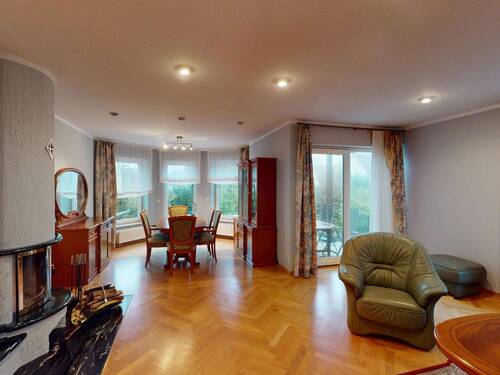 Essbereich mit Austritt zur Terrasse - 