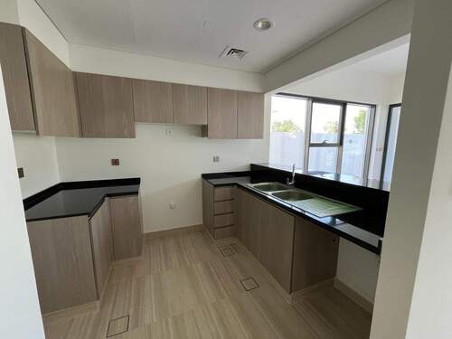 Bild 3 - 5 Zimmer Mehrfamilienhaus, Wohnhaus in Dubai