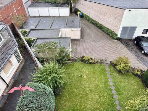 Blick auf den Garagen - 