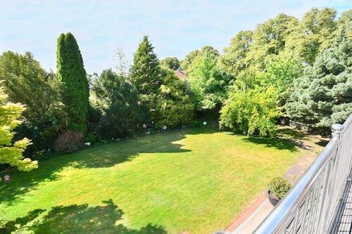 EFH-Ruhm-Dachterrasse-Blick-in-Garten - 