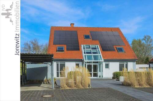 003 - Straßenansicht - 9 Zimmer Einfamilienhaus in Gütersloh