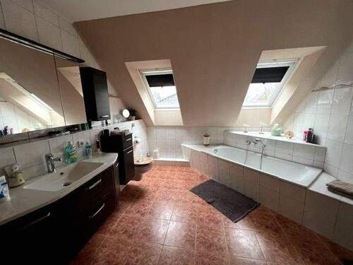 Hauptbad - Einfamilienhaus mit 165,00 m&sup2; in Falkensee zum Kaufen