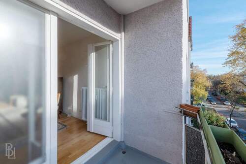 Blick von Balkon - 2 Zimmer Etagenwohnung zum Kaufen in Berlin