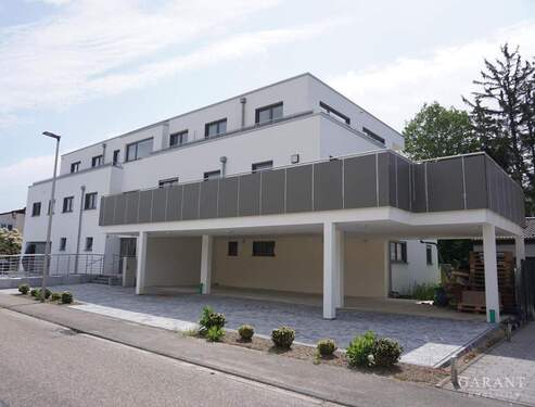 Ansicht-seitlich-1 - ** ERSTBEZUG! 4,5 Zi.-Wohnung, 107 qm Wfl. im 1. OG, modern und schick in zentraler Lage **