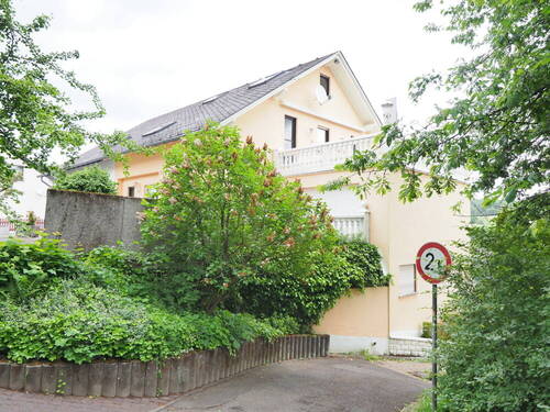 Blick auf das Haus - 9 Zimmer Doppelhaushälfte zum Kaufen in Kadenbach