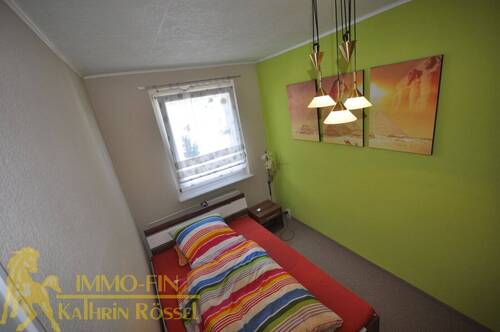 Kinderzimmer hinter Wozi. - 4 Zimmer Etagenwohnung zum Kaufen in Weißwasser