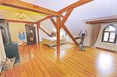 gr. ausgebautes Zimmer im DG - 