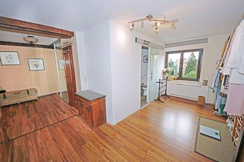 gr. ausgebautes Zimmer im DG - 