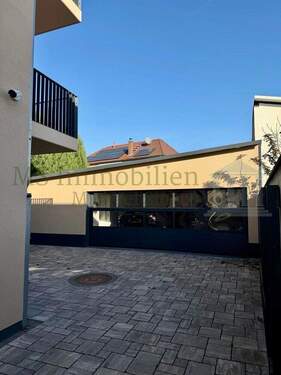 Garage (2) - 9 Zimmer Mehrfamilienhaus, Wohnhaus in Lampertheim