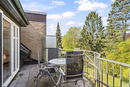 Balkon (8,86m²) mit beruhigendem Blick ins Grüne. - 