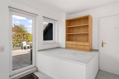... mit Zugang zur Dachterrasse. - 