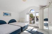Viel Platz bietendes Schlafzimmer (17,88m²) im Dachgeschoss. - 
