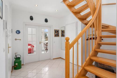 Eingangsflur (9,77m²) mit Blickrichtung Wohnzimmer. - 3 Zimmer Etagenwohnung zum Kaufen in Bremen