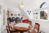 Geräumiges Wohnzimmer (30,44m²) ... - 3 Zimmer Etagenwohnung in Bremen