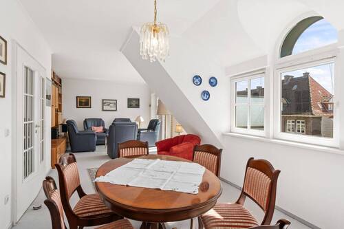 Geräumiges Wohnzimmer (30,44m²) ... - 3 Zimmer Etagenwohnung in Bremen