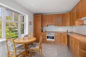 Küche (14,55m²) mit komplett ausgestatteter Einbauküche ... - 