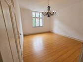 Zimmer (Boden saniert) - 2 Zimmer Etagenwohnung in Essen