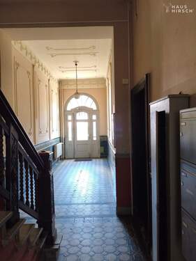 Blick von Innen auf Hauseingang - 