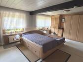 großzügiges Zimmer im Untergeschoss - 