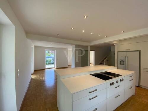 Küche mit Blick zum Esszimmer - Einfamilienhaus mit 160,00 m² in Schweinfurt zum Kaufen