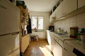 Geräumige Küche mit Platz für Essecke ähnlich - 2 Zimmer Etagenwohnung zum Kaufen in Nürnberg