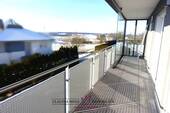 Großer Balkon mit offenem Wintergarten - 