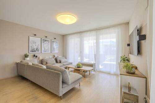 Wohnzimmer - 4 Zimmer Etagenwohnung in Leonberg