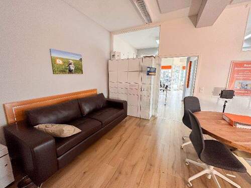 Durchgang / Couch - Büro in Overath zur Miete