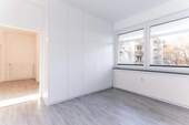 Schlafzimmer mit Einbauschrank - 2 Zimmer Etagenwohnung in Berlin / Dahlem