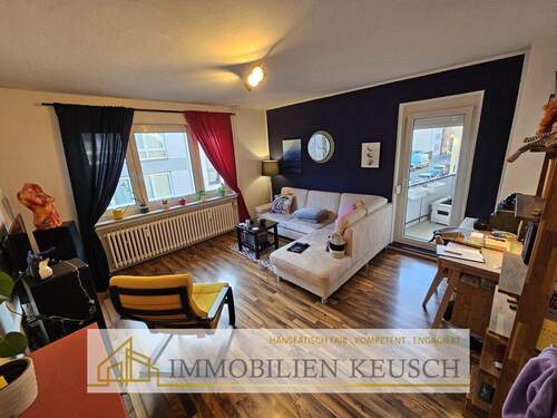 Wohn-Esszimmer mit Zugang zum Balkon - Etagenwohnung mit 53,40 m&sup2; in Bremen zum Kaufen
