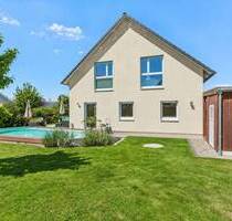 Modernes, energieeffizientes Wohnhaus LWWP + Photovoltaik mit Pool und Carport, Nähe Bad Honnef