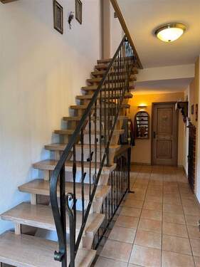 EG_Flur mit Treppe zum DG - 