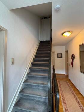 DG_Flur mit Treppe zum SpB - 