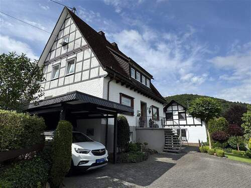 Hof-Ansicht - 8 Zimmer Einfamilienhaus zum Kaufen in Lennestadt