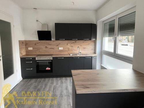 Einbauküche mit Tresen - 3 Zimmer Etagenwohnung zur Miete in Weißwasser