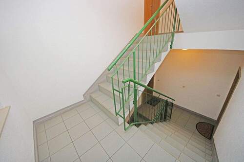 Hausflur / Treppenhaus - 2 Zimmer Etagenwohnung zum Kaufen in Dessau-Roßlau