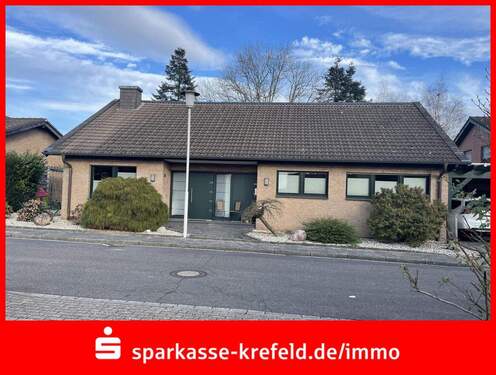 Frontansicht - Gepflegter Bungalow mit Carport