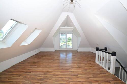 Wohnzimmer DG - 8 Zimmer Mehrfamilienhaus, Wohnhaus zum Kaufen in Köln