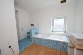 Badezimmer 2 OG - Mehrfamilienhaus, Wohnhaus mit 213,00 m&sup2; in Köln zum Kaufen
