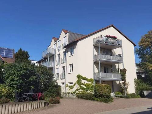 Hausansicht - Charmante Wohnung, ruhige Lage - Überzeugen Sie sich!