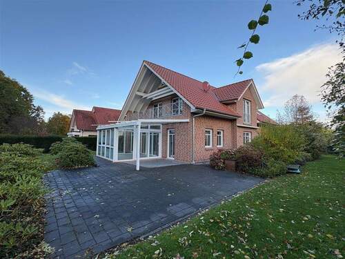 Außenansicht - Hude-Süd: Großzügige Doppelhaushälfte mit hochwertiger Ausstattung und Wintergarten in ruhiger Lage!