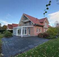 Hude-Süd: Großzügige Doppelhaushälfte mit hochwertiger Ausstattung und Wintergarten in ruhiger Lage! - Hude (Oldenburg)