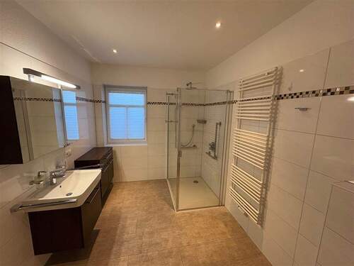 Bad im Erdgeschoss - 6 Zimmer Doppelhaushälfte in Hude (Oldenburg)