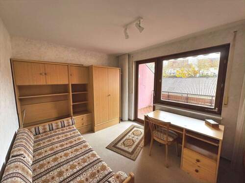 Kinderzimmer/Büro mit Balkonzugang OG - 