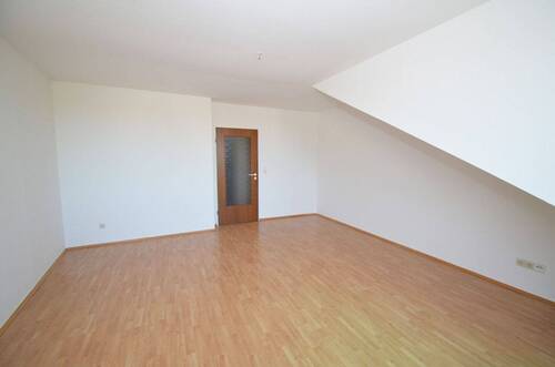 Wohnzimmer - 3 Zimmer Etagenwohnung zur Miete in Brühl